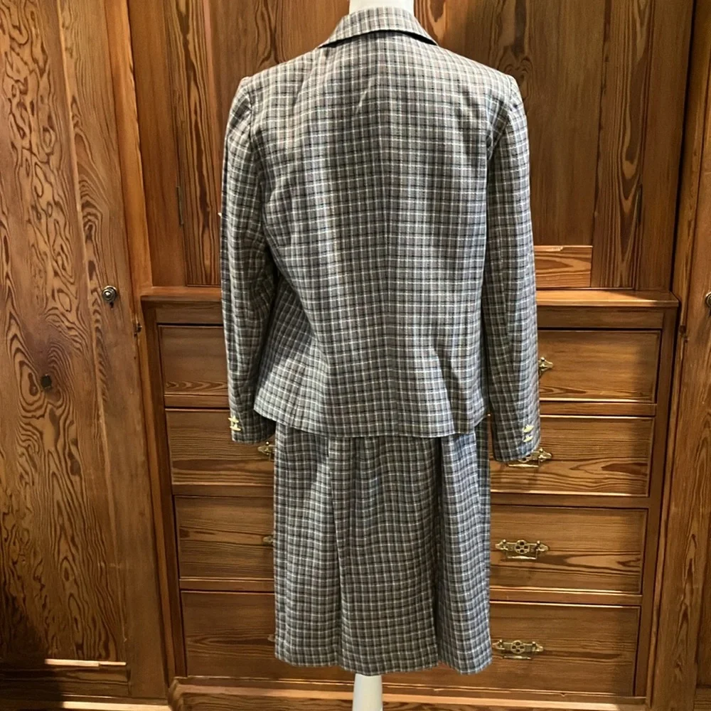 Gray skirt suit with blue orange white plaid 14 - Picture 5 of 7